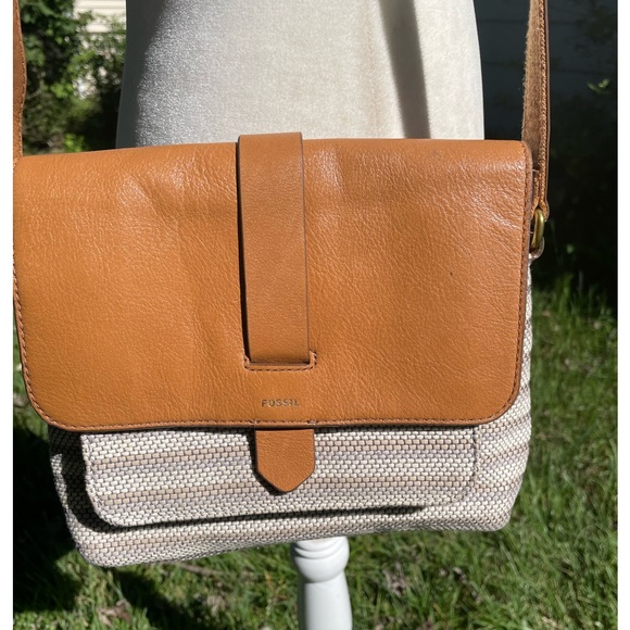 Fossil’s Woven Crossbody Bag w Leather Trim - Picture 2 of 13